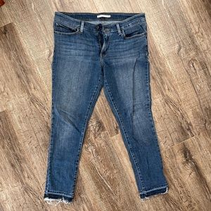 JEANS LEVIS 711 SKINNY 31 super comfortable and soft! Preloved. Great condition!